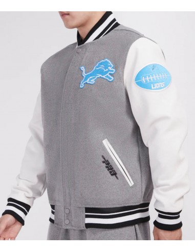 Pro Standard Detroit Lions Old English Varsity Jacket suggérées chez